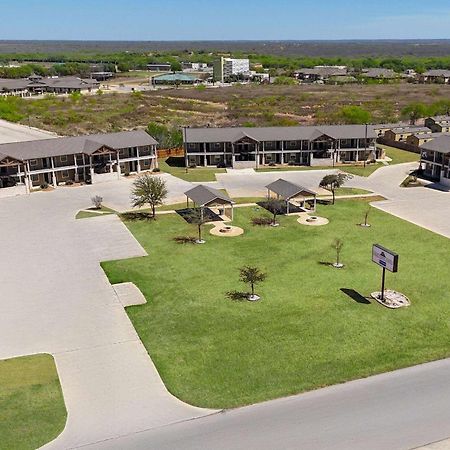 Eagle'S Den Suites Cotulla A Travelodge By Wyndham Eksteriør billede