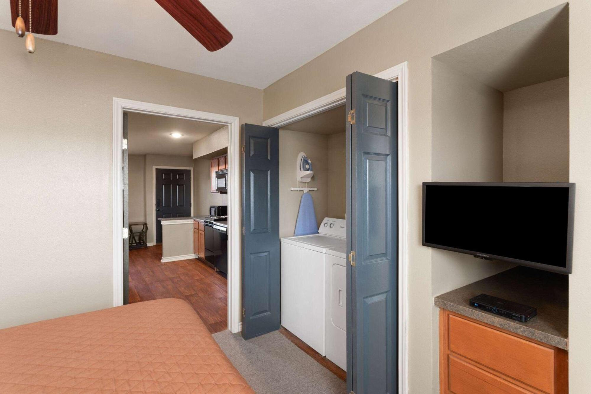 Eagle'S Den Suites Cotulla A Travelodge By Wyndham Eksteriør billede