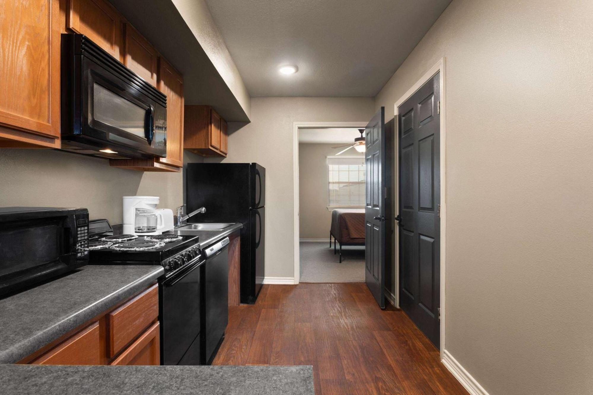 Eagle'S Den Suites Cotulla A Travelodge By Wyndham Eksteriør billede