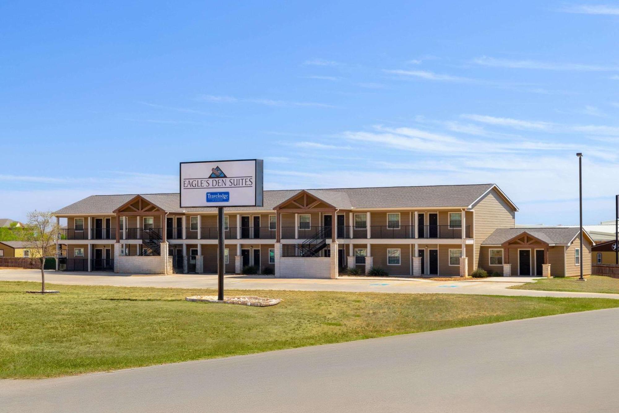 Eagle'S Den Suites Cotulla A Travelodge By Wyndham Eksteriør billede